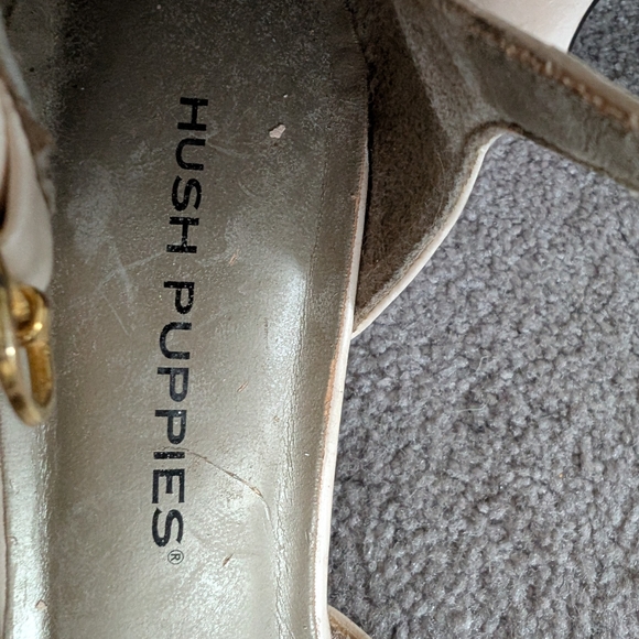Hush Puppies Cream and Black Heels Sleek Design - Picture 3 of 3